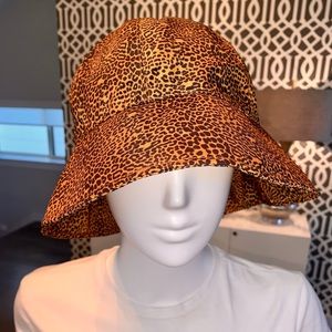 NWT Isadora Argentina Animal Print Bucket Hat